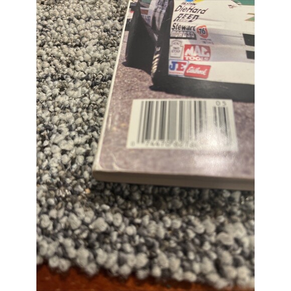 The Official NASCAR 1990 Preview and Press Guide Racing Magazine Great Con. - Picture 7 of 8